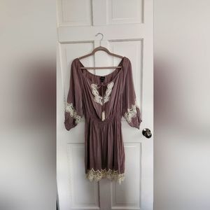 Lace flowy Bebe dress size large